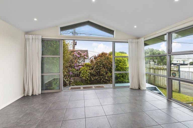 Photo of property in 37 Glamis Avenue, Strathmore Park, Wellington, 6022