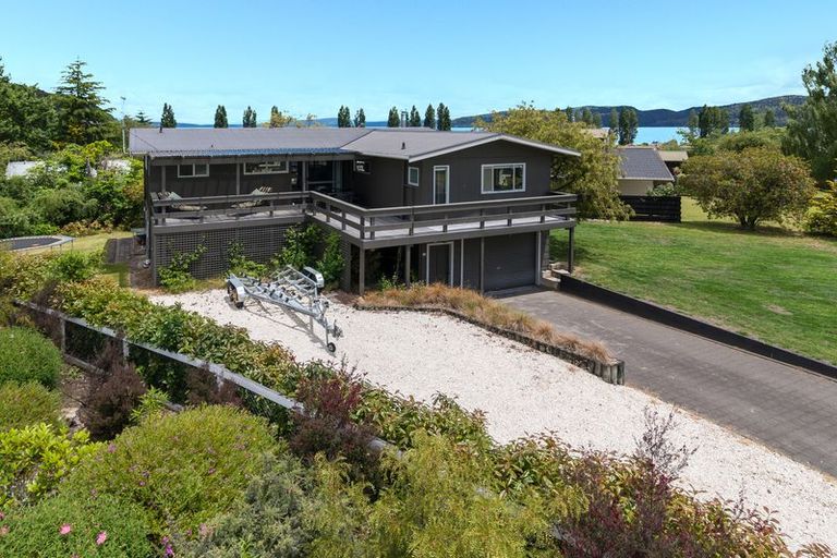 Photo of property in 15 Kenrigg Road East, Kinloch, Taupo, 3377