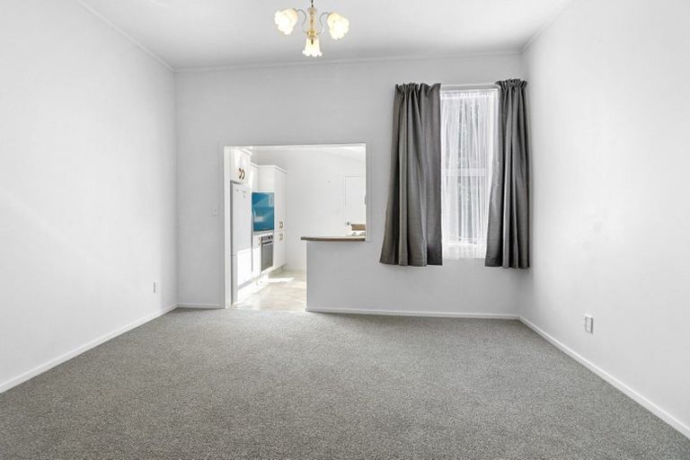 Photo of property in 90 Eden Street, Island Bay, Wellington, 6023