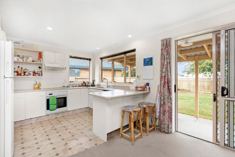 Photo of property in 10 Aldershot Place, Nawton, Hamilton, 3200