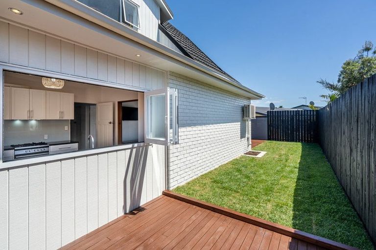 Photo of property in 1/52 Northboro Road, Belmont, Auckland, 0622