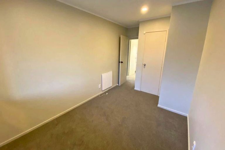 Photo of property in 24 West Harbour Drive, West Harbour, Auckland, 0618