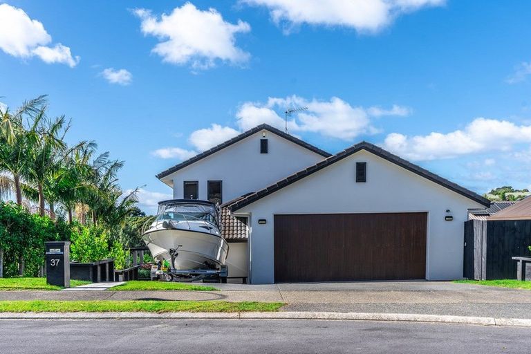 Photo of property in 37 Blue Heron Rise, Stanmore Bay, Whangaparaoa, 0932