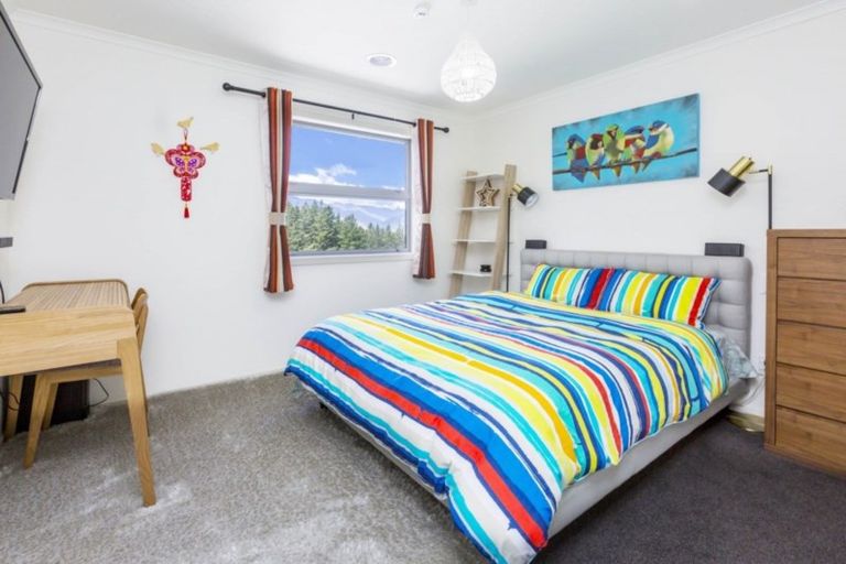 Photo of property in 25b Mount Marua Way, Timberlea, Upper Hutt, 5018