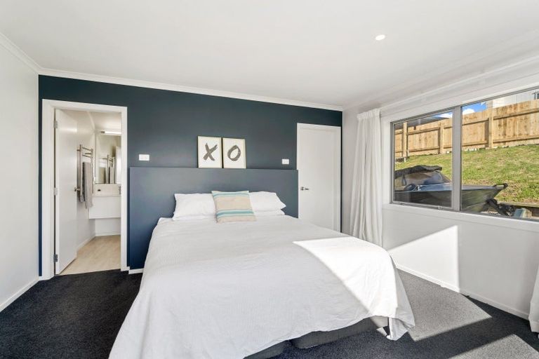 Photo of property in 76 Stace Hopper Drive, One Tree Point, 0118