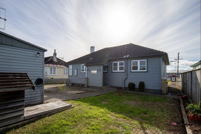 Photo of property in 9 Hayward Road, Ngatea, 3503