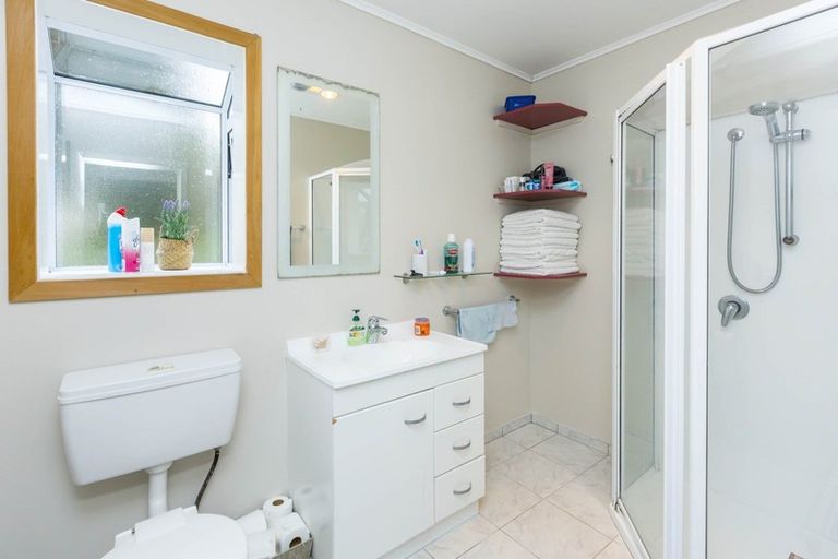 Photo of property in 28 Vista Crescent, Maoribank, Upper Hutt, 5018