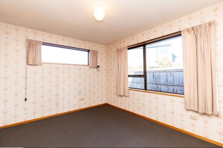 Photo of property in 1/24 Sawtell Place, Northcote, Christchurch, 8052