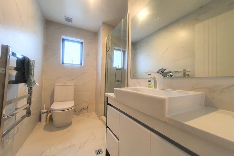 Photo of property in 7 Lilac Lane, Oteha, Auckland, 0632