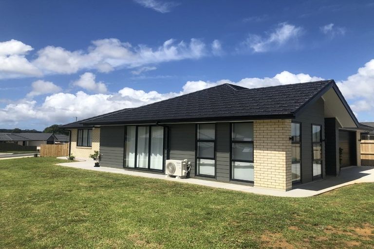 Photo of property in 8 Ohau Crescent, Tikipunga, Whangarei, 0112