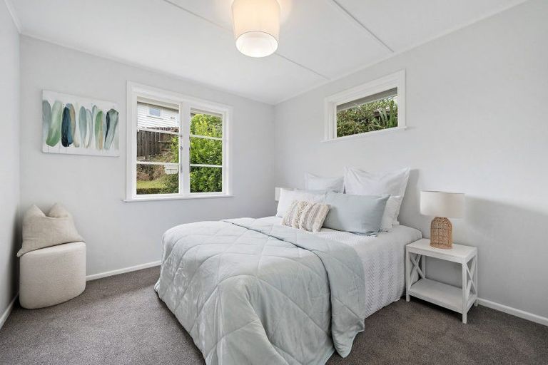 Photo of property in 5 Omega Street, Newlands, Wellington, 6037