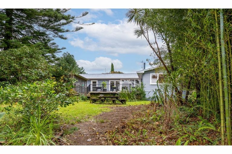 Photo of property in 42 Lowtherhurst Road, Massey, Auckland, 0614