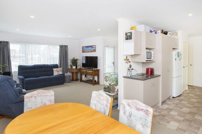 Photo of property in 8a Loisel Street, Riverdale, Gisborne, 4010