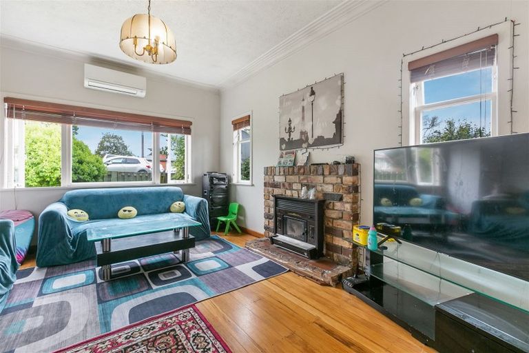 Photo of property in 48 Astley Avenue, New Lynn, Auckland, 0600