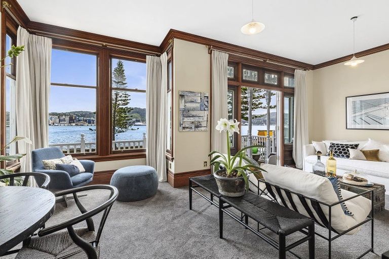 Photo of property in 320 Oriental Parade, Oriental Bay, Wellington, 6011