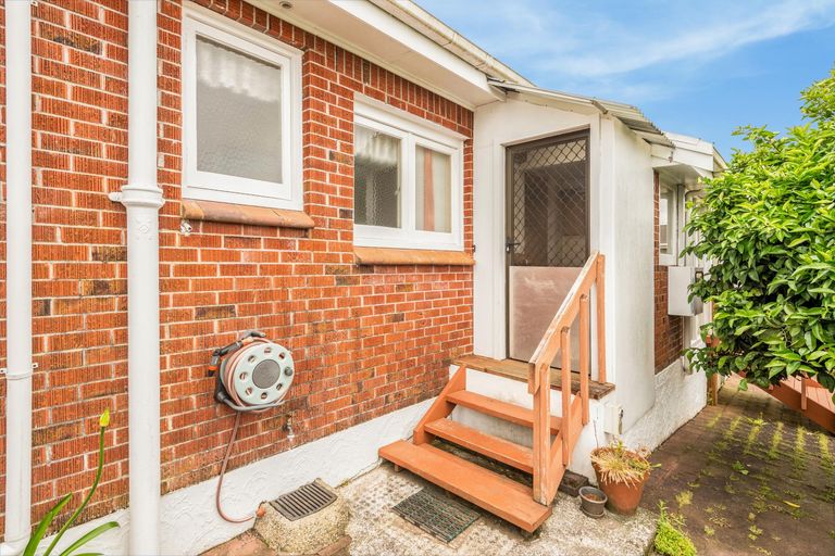 Photo of property in 42 Young Street, Morrinsville, 3300