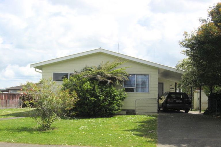 Photo of property in 12 Ewbank Place, Manurewa, Auckland, 2102