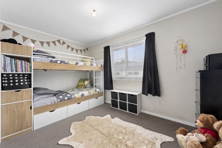 Photo of property in 69a Hartford Crescent, Totara Park, Upper Hutt, 5018