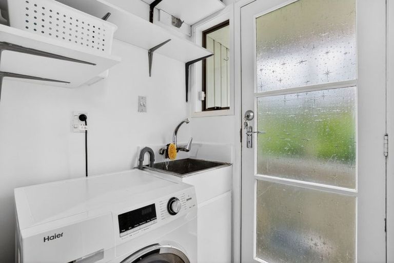 Photo of property in 2/39 Brunton Place, Glenfield, Auckland, 0629