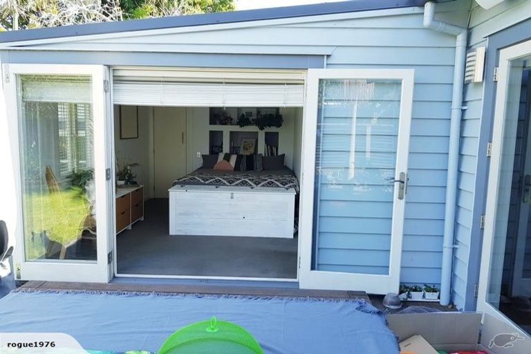 Photo of property in 28 Malvern Road, Morningside, Auckland, 1022