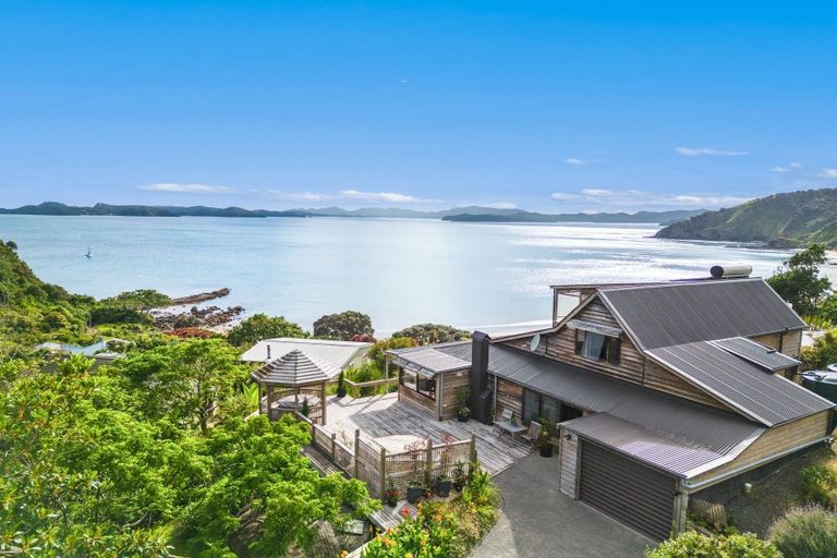 Photo of property in 2 Queens View Road, Russell, 0202