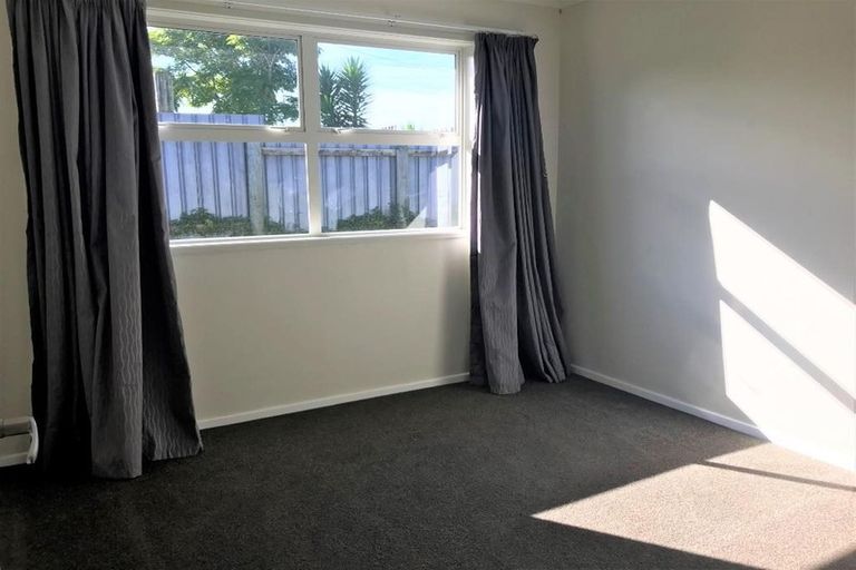 Photo of property in 8a Elm Grove, Westown, New Plymouth, 4310