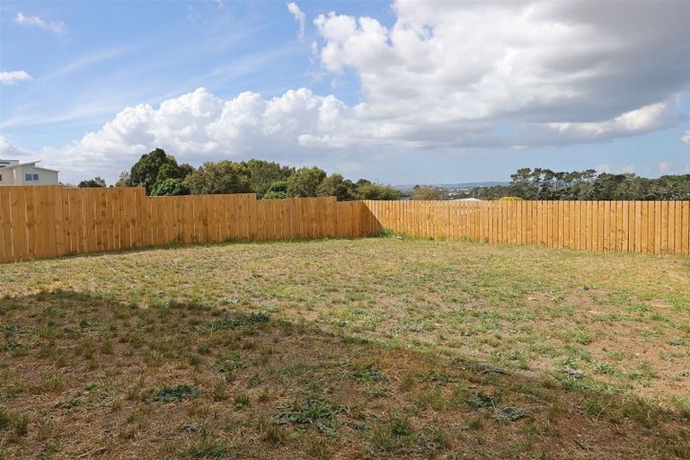Photo of property in 85d Lake Panorama Drive, Henderson Valley, Auckland, 0614