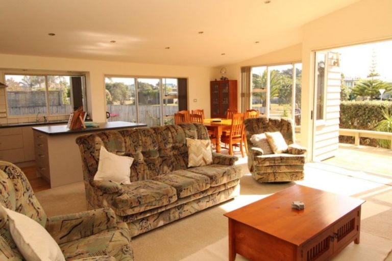 Photo of property in 100 Kauri Crescent, Matarangi, Whitianga, 3592