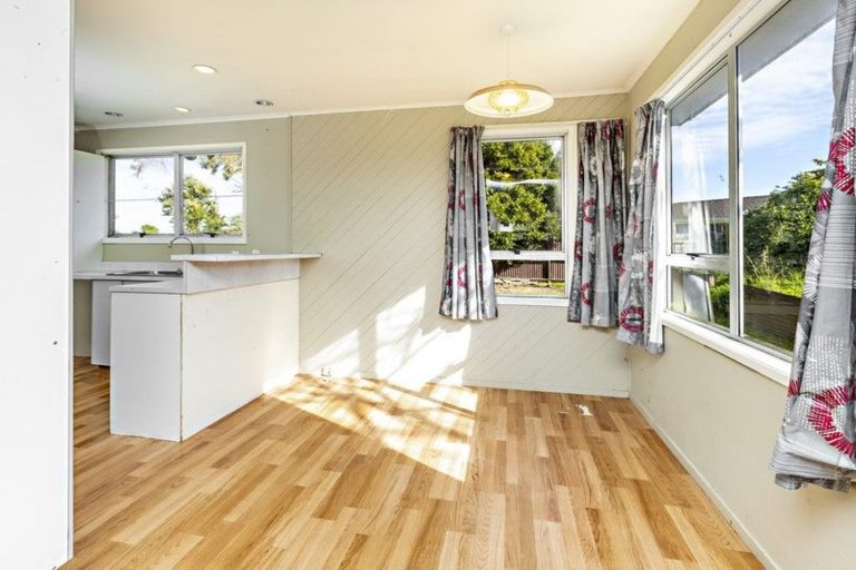 Photo of property in 15 Becker Drive, Weymouth, Auckland, 2103