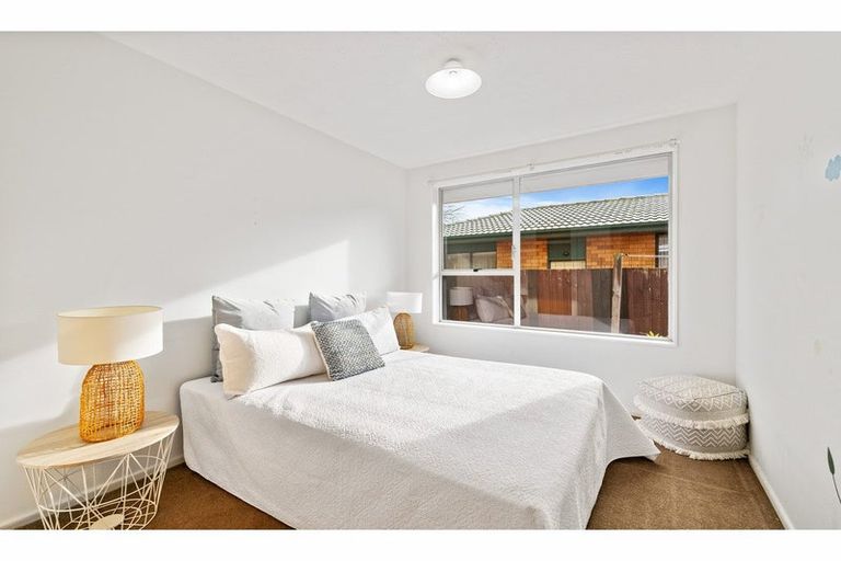 Photo of property in 12 Karnak Crescent, Russley, Christchurch, 8042