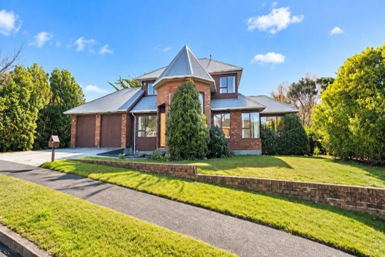 Photo of property in 2 Eclipse Lane, Whitby, Porirua, 5024