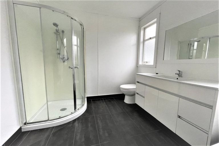 Photo of property in 77 Hill Road, Hillpark, Auckland, 2102