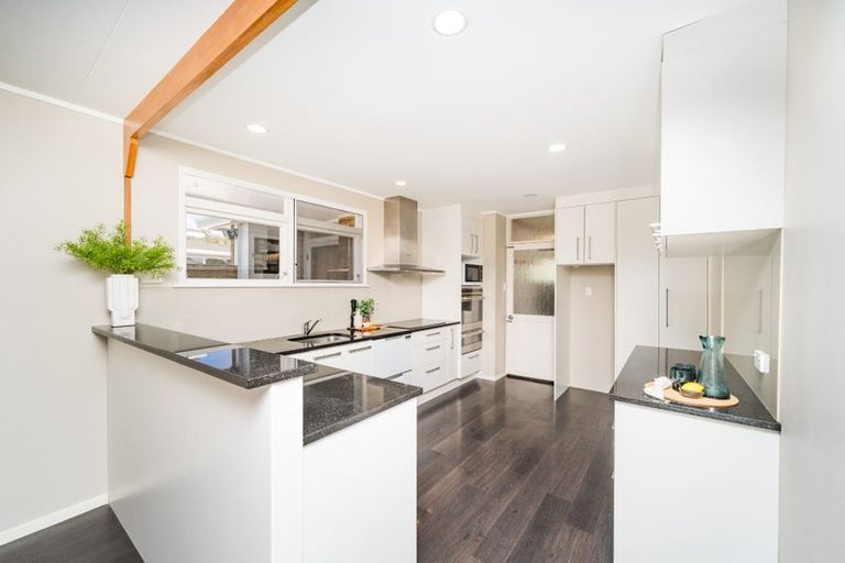 Photo of property in 65 Wikiriwhi Crescent, Awapuni, Palmerston North, 4412