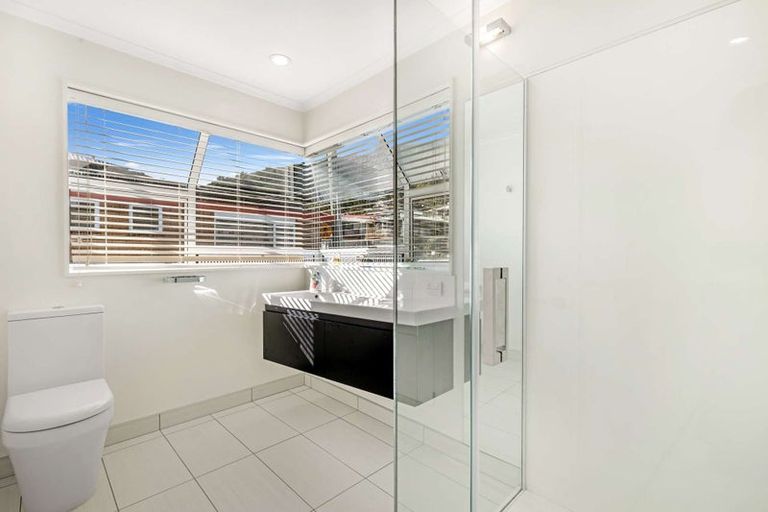 Photo of property in 39 Waikawa Road, Picton, 7220