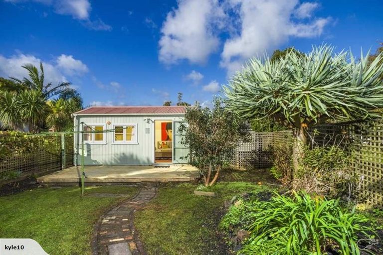 Photo of property in 65 Old Lake Road, Narrow Neck, Auckland, 0624