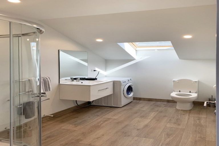 Photo of property in 2 Widgeon Place, Lake Hayes, Queenstown, 9304