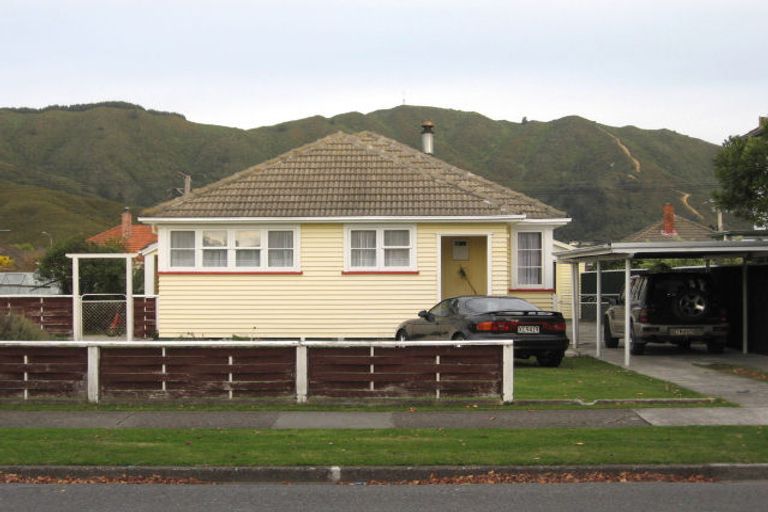 Photo of property in 28 Chapman Crescent, Naenae, Lower Hutt, 5011
