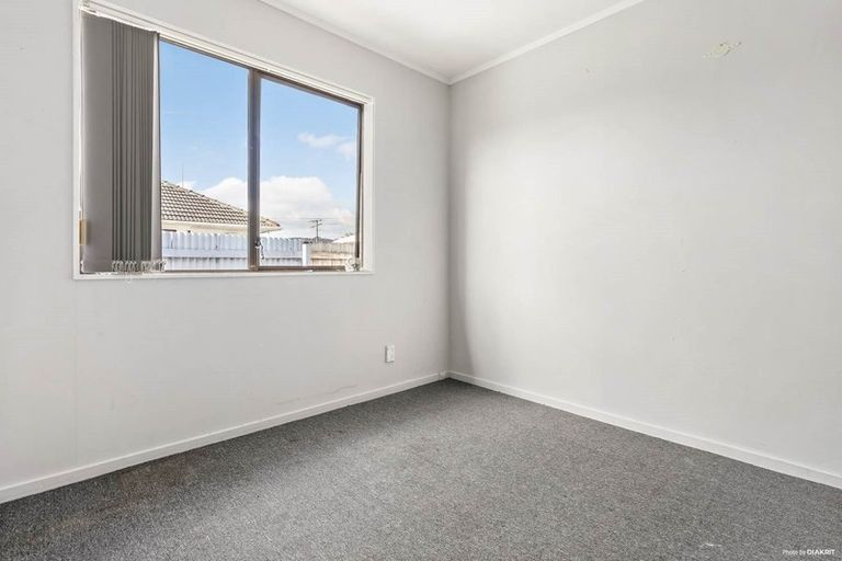 Photo of property in 2/31 Sutton Crescent, Papakura, 2110