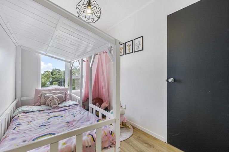 Photo of property in 72 Hadfield Street, Beach Haven, Auckland, 0626