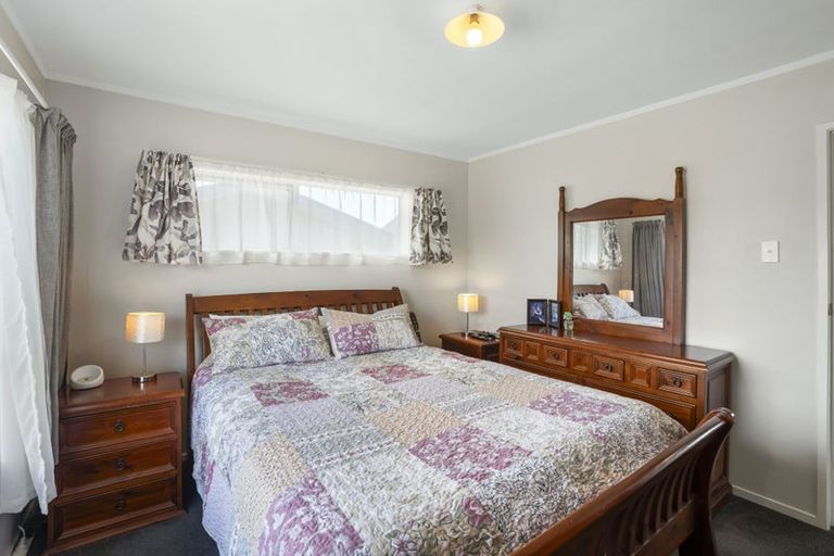 Photo of property in 5 Glengowan Place, Conifer Grove, Takanini, 2112