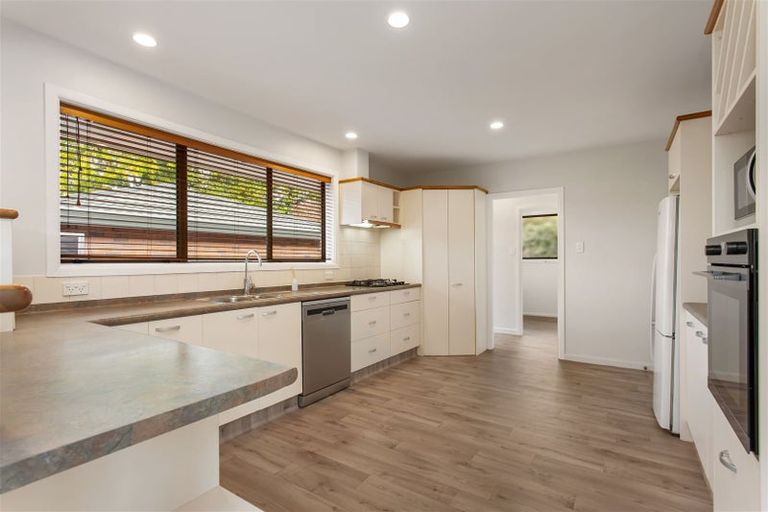 Photo of property in 1/12 Gleneagles Terrace, Ilam, Christchurch, 8053