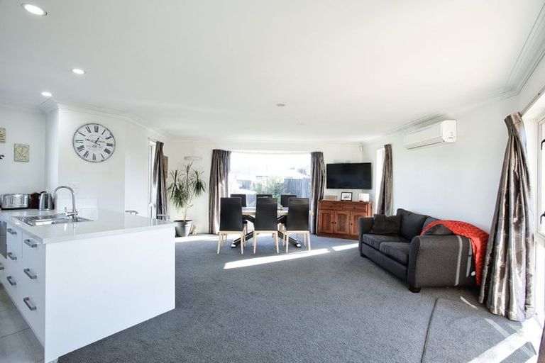 Photo of property in 41 Broadhaven Avenue, Parklands, Christchurch, 8083