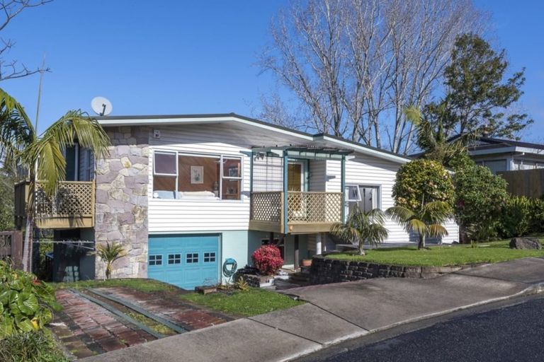 Photo of property in 17 Tanglewood Place, Cockle Bay, Auckland, 2014