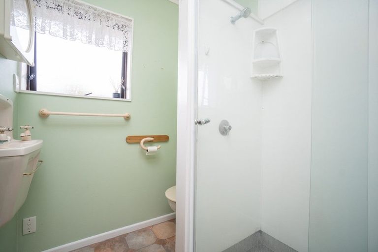 Photo of property in 4 Jarrett Court, Roslyn, Palmerston North, 4414