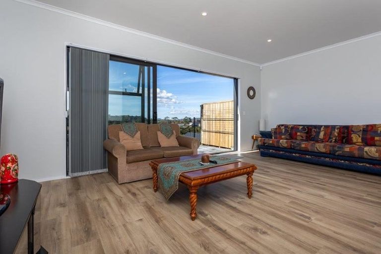 Photo of property in 23 William Calvert Drive, Swanson, Auckland, 0614