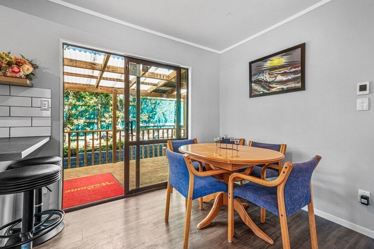 Photo of property in 22 Zingaro Place, Massey, Auckland, 0614