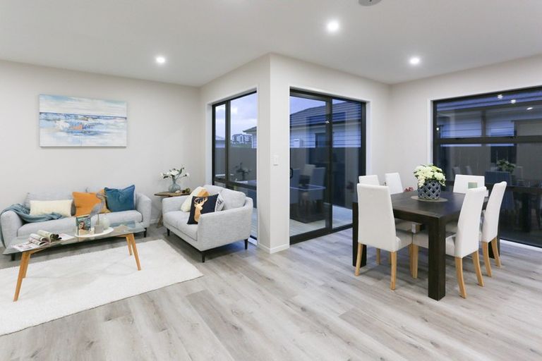 Photo of property in 12 Tarras Road, Kumeu, 0810