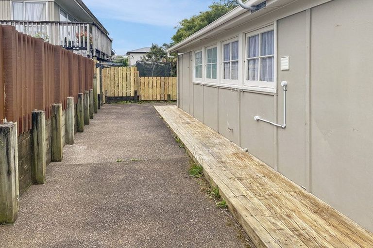 Photo of property in 623a Swanson Road, Swanson, Auckland, 0612