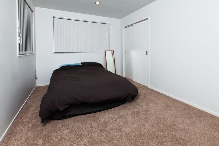 Photo of property in 92 Kaipatiki Road, Glenfield, Auckland, 0629