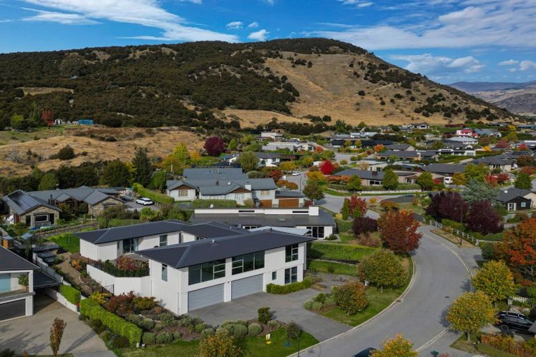 Photo of property in 10 Bevan Place, Wanaka, 9305